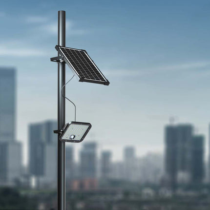Proyector LED solar de 4800 lm, mando a distancia, sensor de movimiento