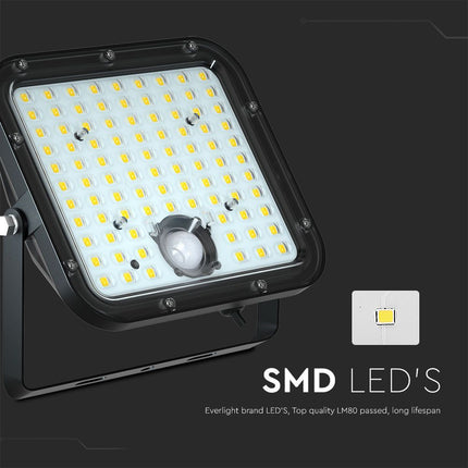 Proyector LED solar de 4800 lm, mando a distancia, sensor de movimiento