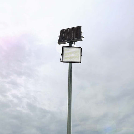 Proyector LED solar de 1200 lm, mando a distancia, temperatura de color de 4000 K