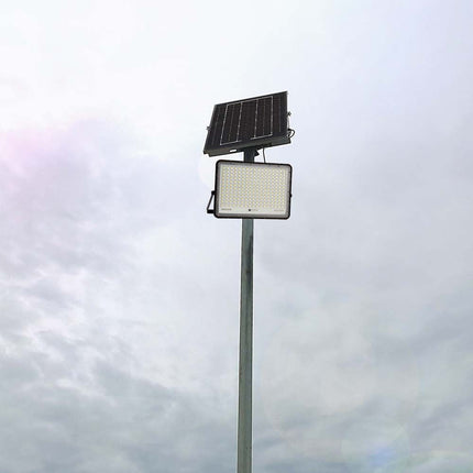 Proyector LED solar de 2600 lm, mando a distancia, temperatura de color de 6400 K